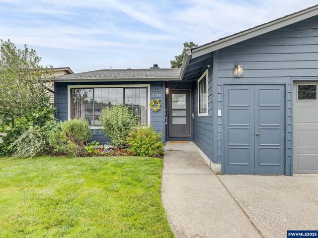 2135 Country Club Ter Ter, Woodburn, OR 97071