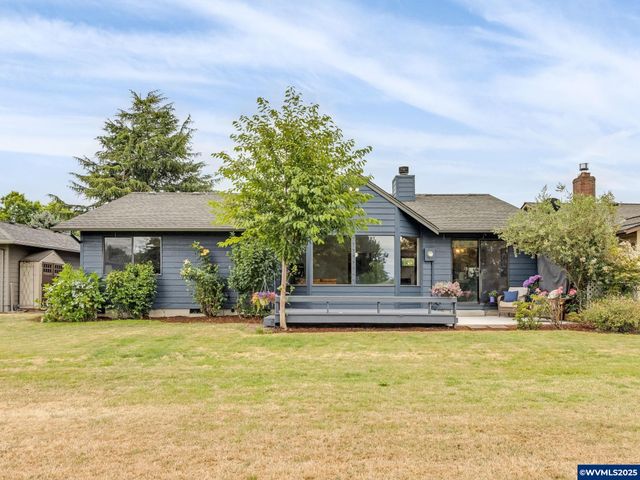 2135 Country Club Ter Ter, Woodburn, OR 97071