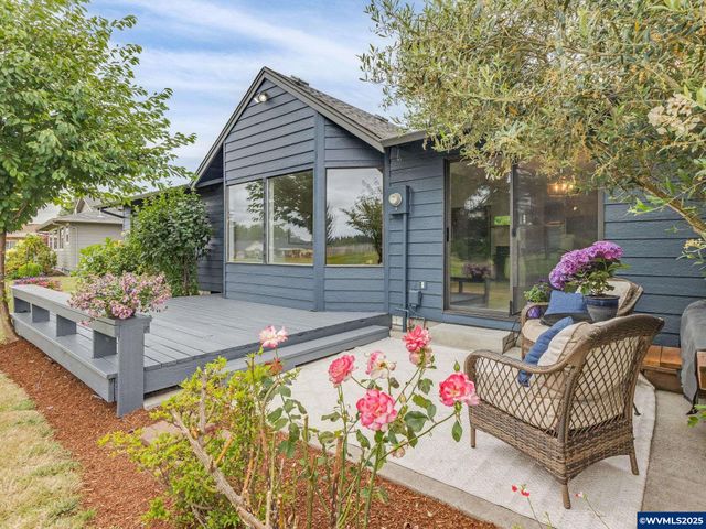 2135 Country Club Ter Ter, Woodburn, OR 97071