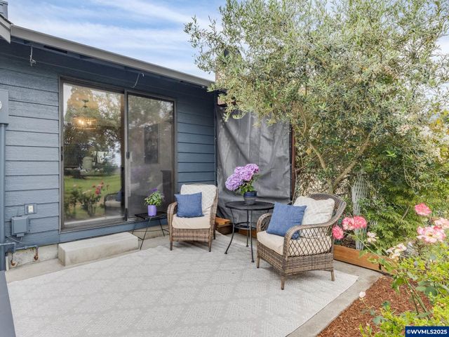 2135 Country Club Ter Ter, Woodburn, OR 97071