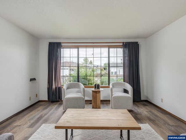 2135 Country Club Ter Ter, Woodburn, OR 97071