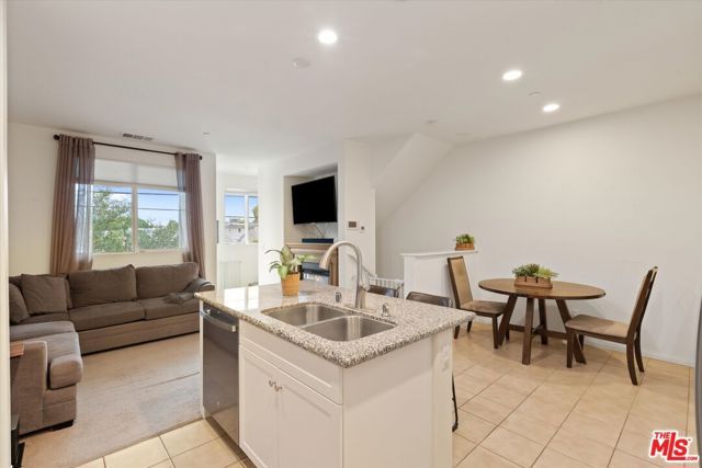 14838 Nordhoff Street, Panorama City (los Angeles), CA 91402