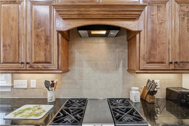 107 Pickett PL, Yorktown, VA 23693