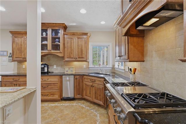 107 Pickett PL, Yorktown, VA 23693