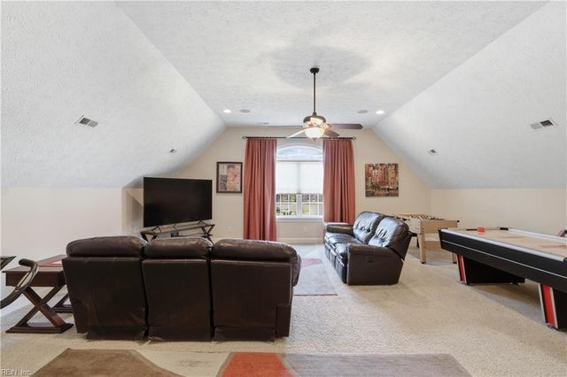 107 Pickett PL, Yorktown, VA 23693