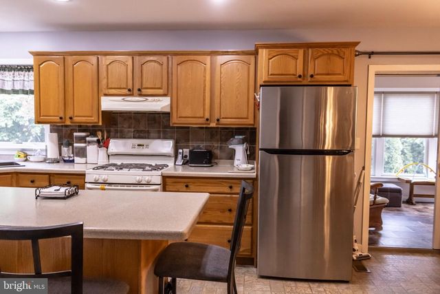 716 W MAPLE ST, Palmyra, PA 17078