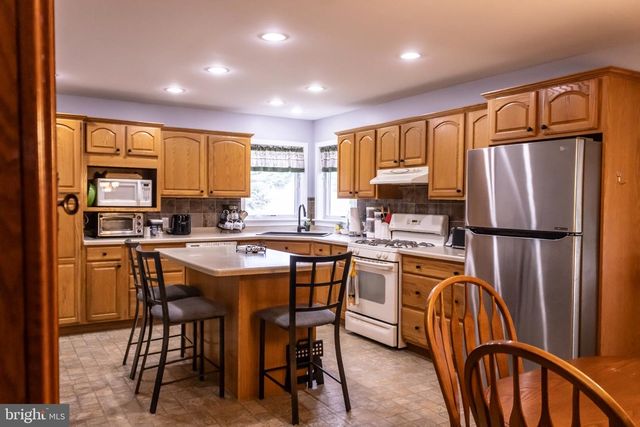 716 W MAPLE ST, Palmyra, PA 17078