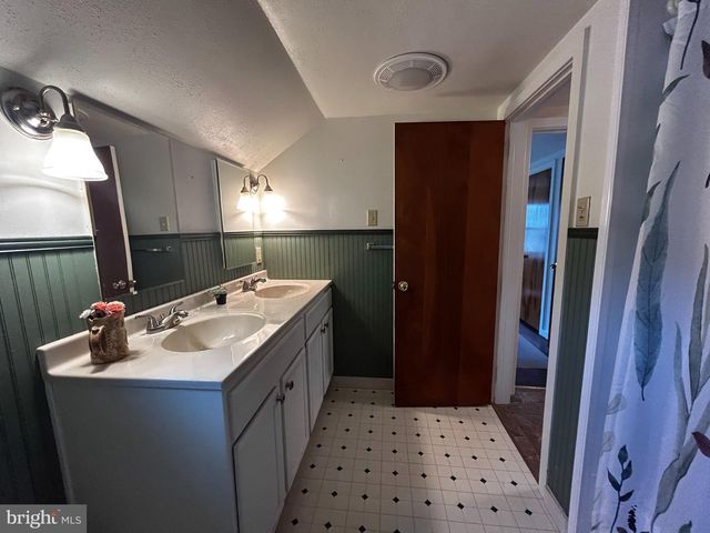 716 W MAPLE ST, Palmyra, PA 17078