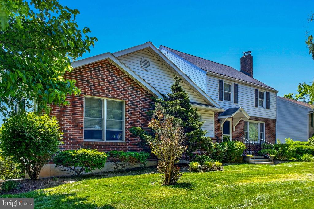 716 W MAPLE ST, Palmyra, PA 17078