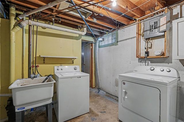 1014 W Alkaline Springs Road, Vandalia, OH 45377