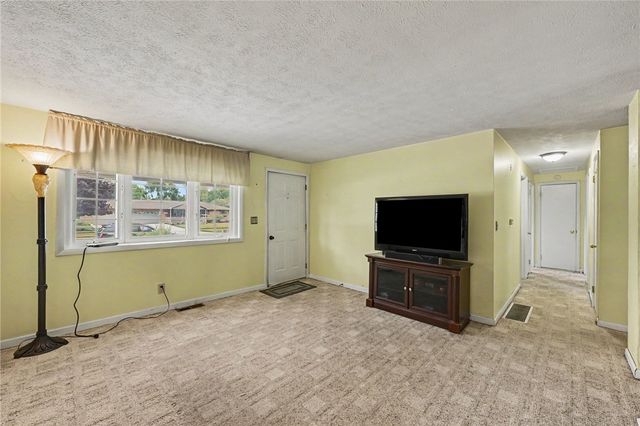 1014 W Alkaline Springs Road, Vandalia, OH 45377