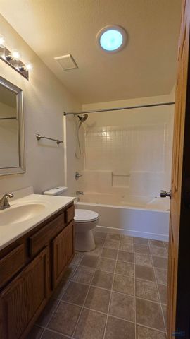 484 DAYSTAR RD, Box Elder, SD 57719