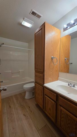 484 DAYSTAR RD, Box Elder, SD 57719