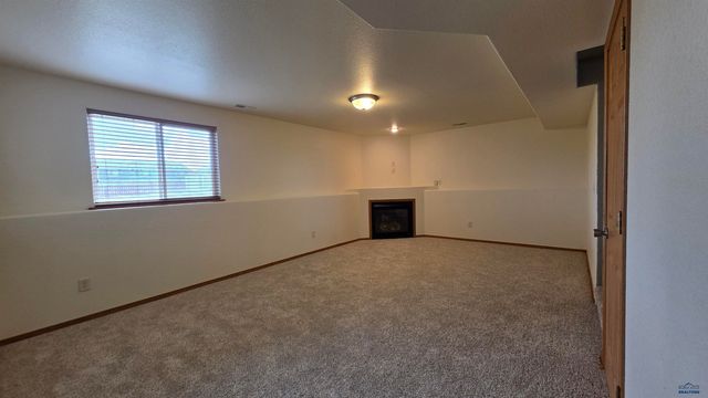 484 DAYSTAR RD, Box Elder, SD 57719