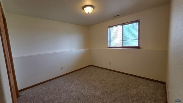 484 DAYSTAR RD, Box Elder, SD 57719