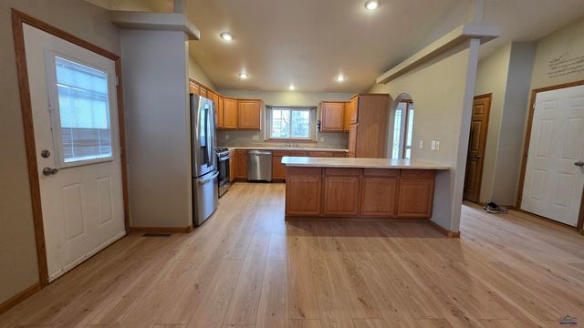 484 DAYSTAR RD, Box Elder, SD 57719