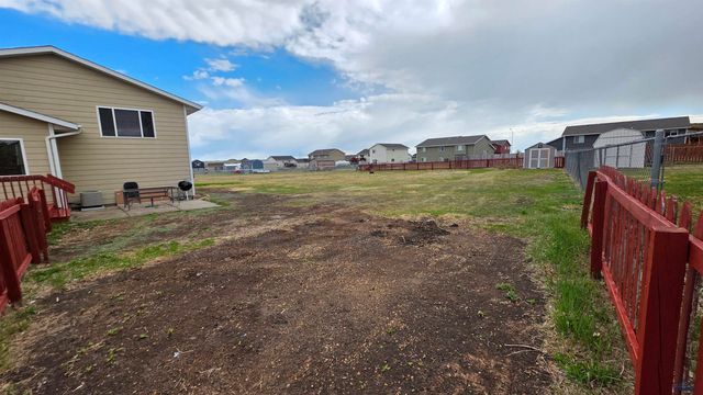 484 DAYSTAR RD, Box Elder, SD 57719