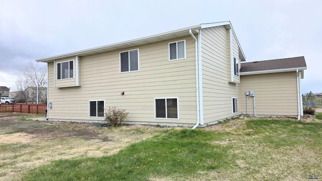 484 DAYSTAR RD, Box Elder, SD 57719