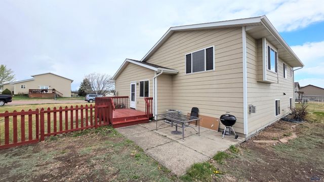 484 DAYSTAR RD, Box Elder, SD 57719