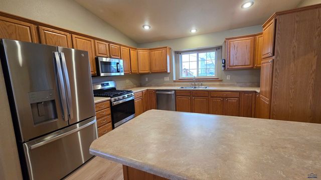 484 DAYSTAR RD, Box Elder, SD 57719