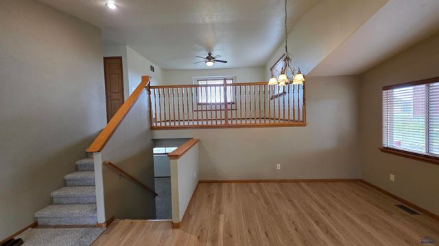 484 DAYSTAR RD, Box Elder, SD 57719