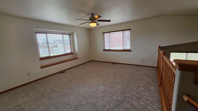 484 DAYSTAR RD, Box Elder, SD 57719