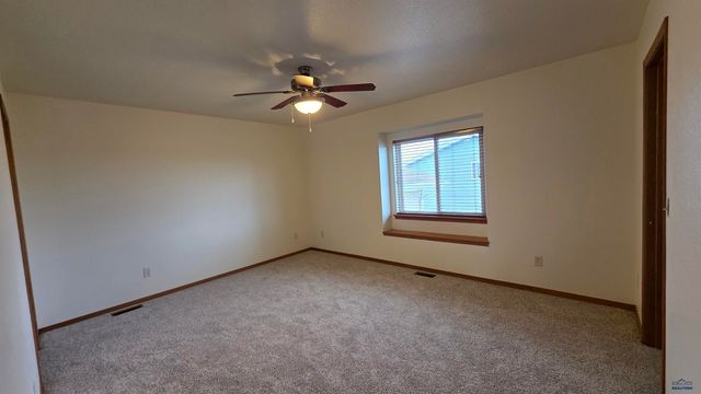 484 DAYSTAR RD, Box Elder, SD 57719