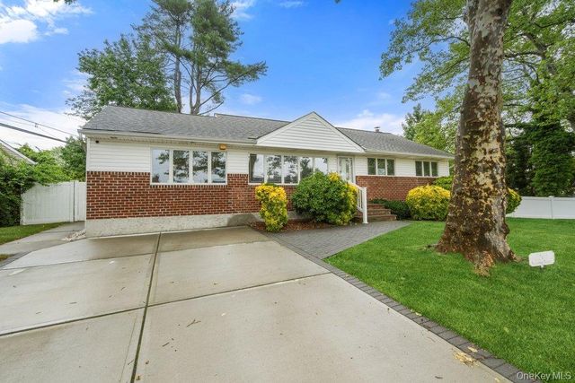 26 Sheridan Street, Old Bethpage, NY 11804