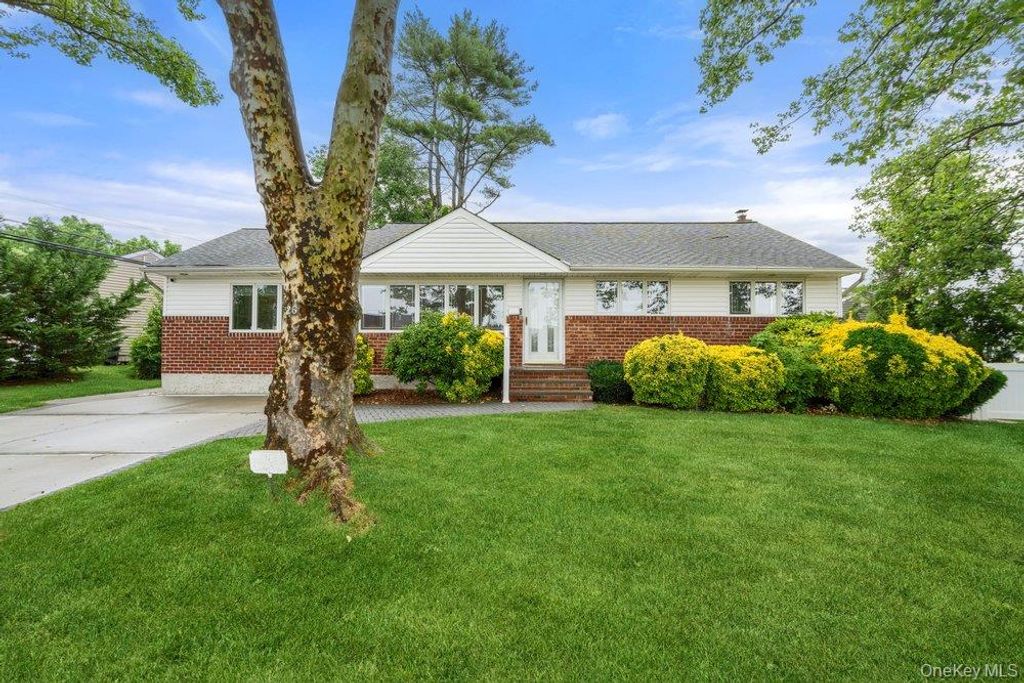 26 Sheridan Street, Old Bethpage, NY 11804