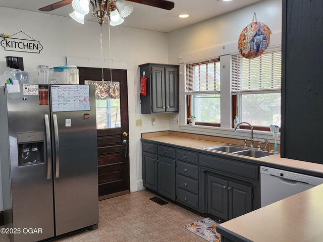 514 College Street, Greenfield, MO 65661