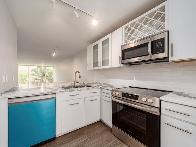 121 ISLAND WAY 334, Clearwater Beach, FL 33767