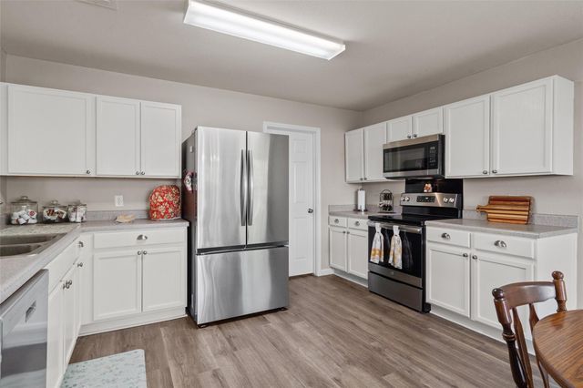 4010 Kings Canyon DR, Taylor, TX 76574