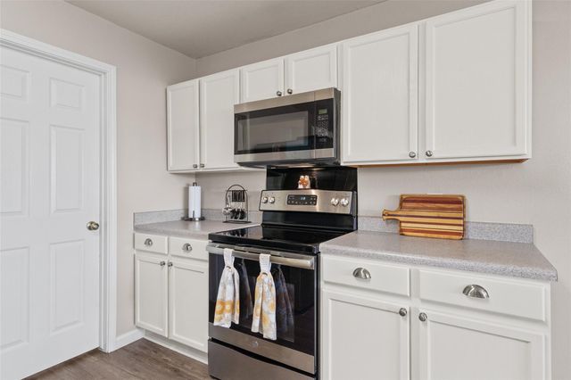 4010 Kings Canyon DR, Taylor, TX 76574