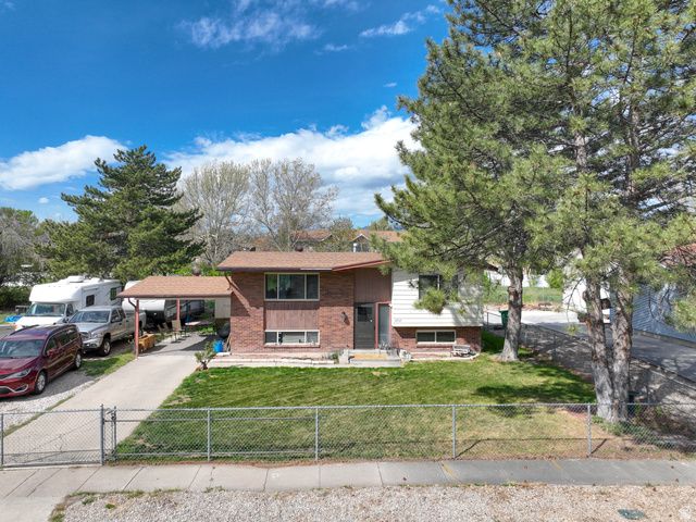 6712 S SOMERSET DR, West Jordan, UT 84084