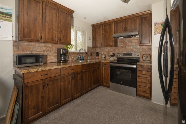 6712 S SOMERSET DR, West Jordan, UT 84084