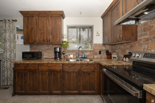 6712 S SOMERSET DR, West Jordan, UT 84084