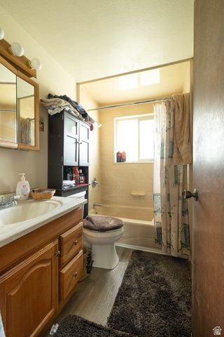 6712 S SOMERSET DR, West Jordan, UT 84084