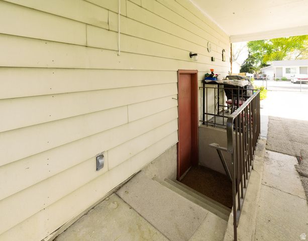6712 S SOMERSET DR, West Jordan, UT 84084