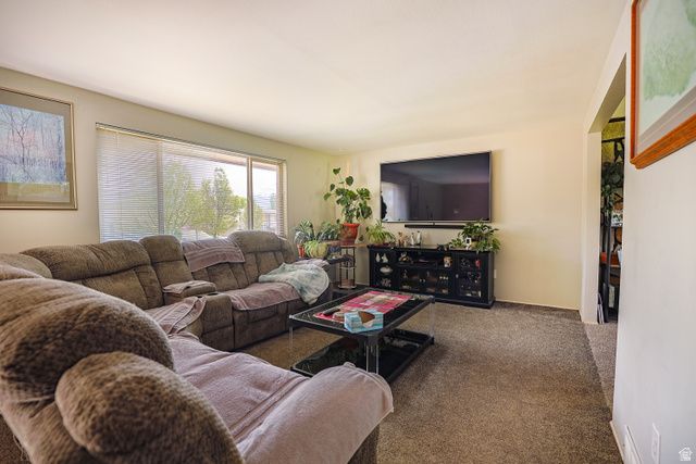 6712 S SOMERSET DR, West Jordan, UT 84084