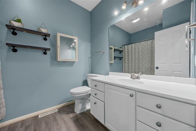 1432 Hickory Hollow Road NE, Solon, IA 52333