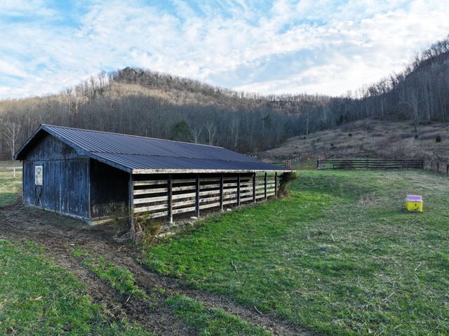 9999 Red Lick, Irvine, KY 40336