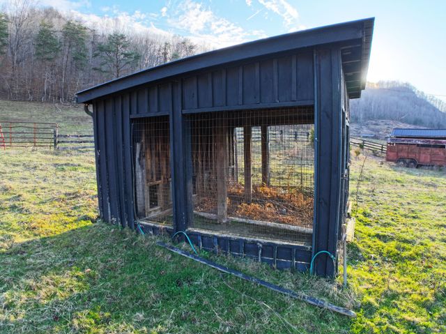 9999 Red Lick, Irvine, KY 40336