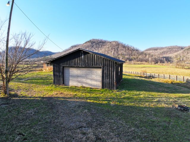 9999 Red Lick, Irvine, KY 40336