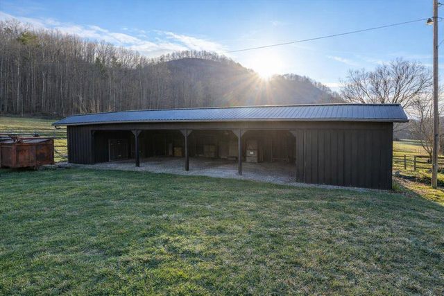 9999 Red Lick, Irvine, KY 40336