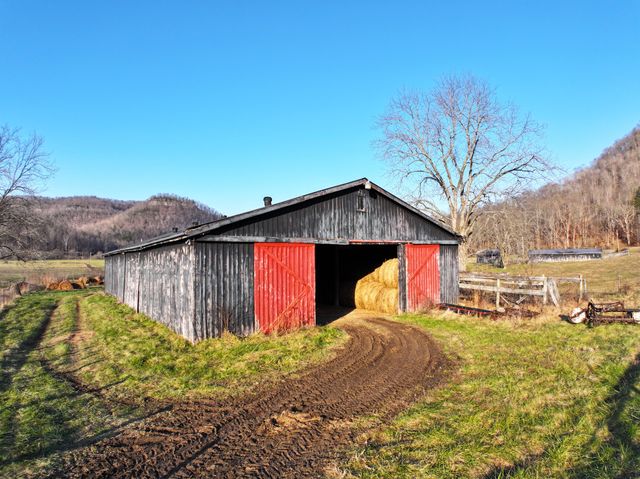 9999 Red Lick, Irvine, KY 40336