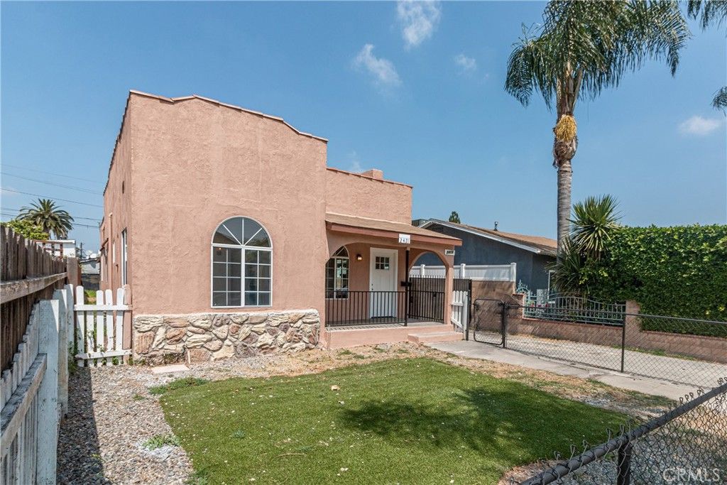 Image 1 of property listing at 2421 S Cloverdale Avenue, Los Angeles, CA 90016