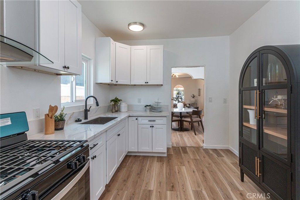 Image 12 of property listing at 2421 S Cloverdale Avenue, Los Angeles, CA 90016