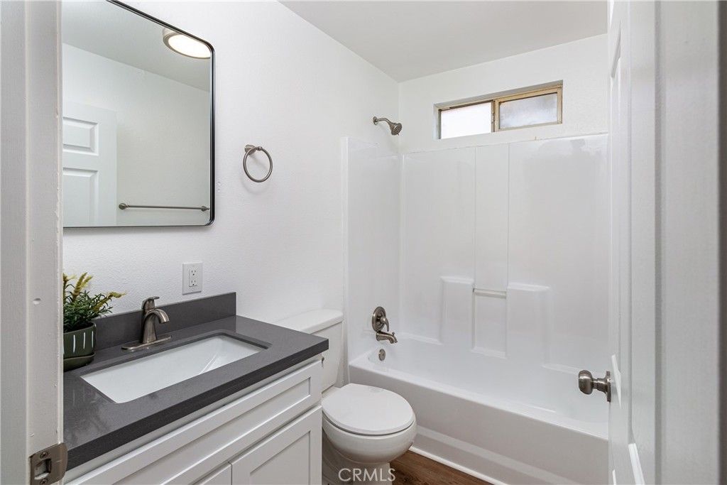 Image 15 of property listing at 2421 S Cloverdale Avenue, Los Angeles, CA 90016