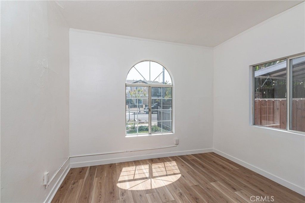 Image 16 of property listing at 2421 S Cloverdale Avenue, Los Angeles, CA 90016