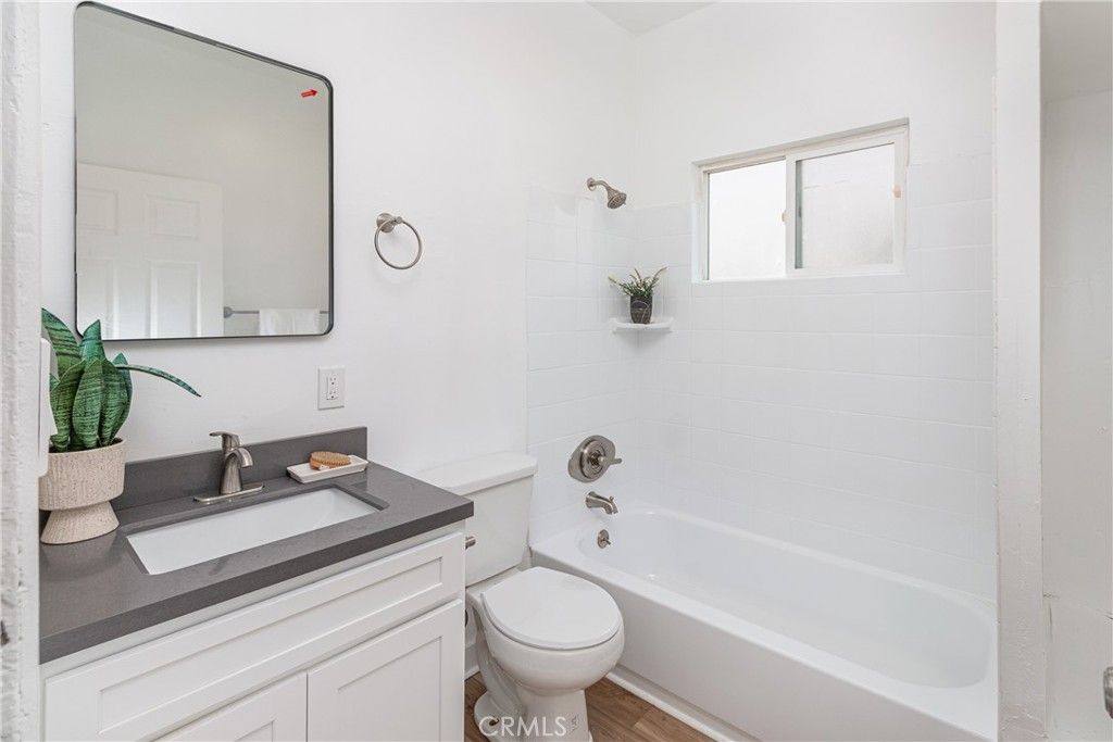 Image 18 of property listing at 2421 S Cloverdale Avenue, Los Angeles, CA 90016